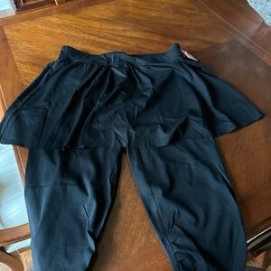 NWT Spanx Booty Boost Skirted Capri
